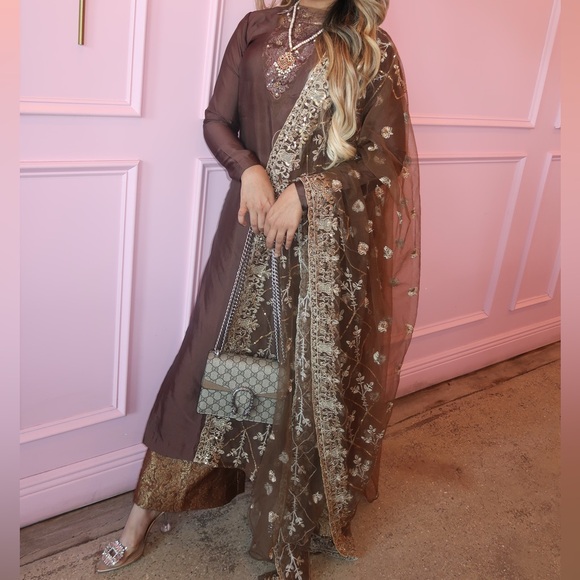 Musferah Saad Pakistani branded salwar kameez - Picture 1 of 5